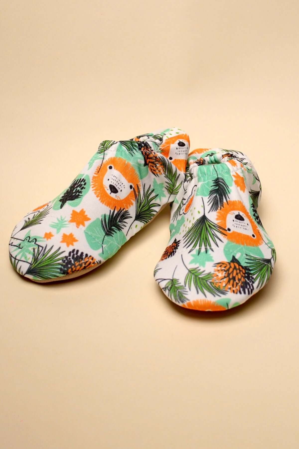 Safari desenli deniz ve havuz patiği – suya dayanıklı kaymaz taban