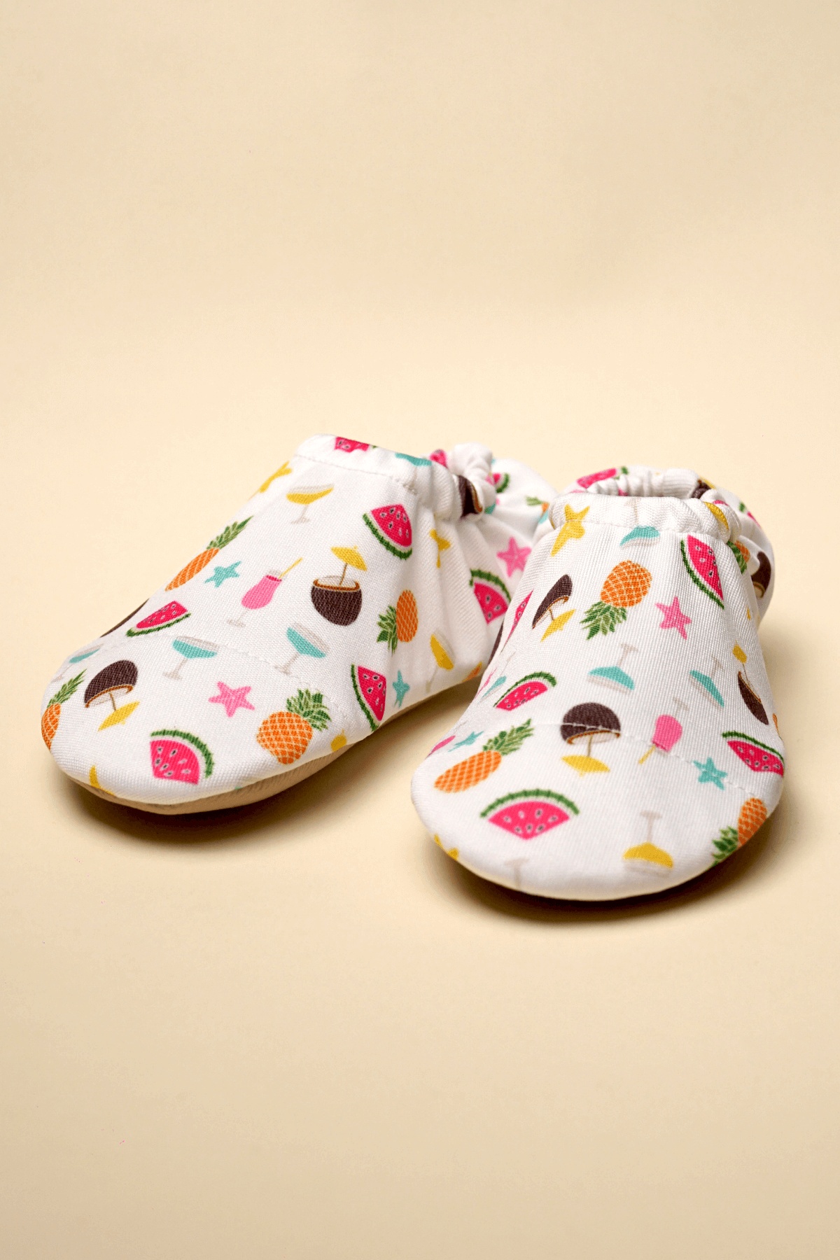 Yaz partisi desenli deniz ve havuz patiği – suya dayanıklı kaymaz taban