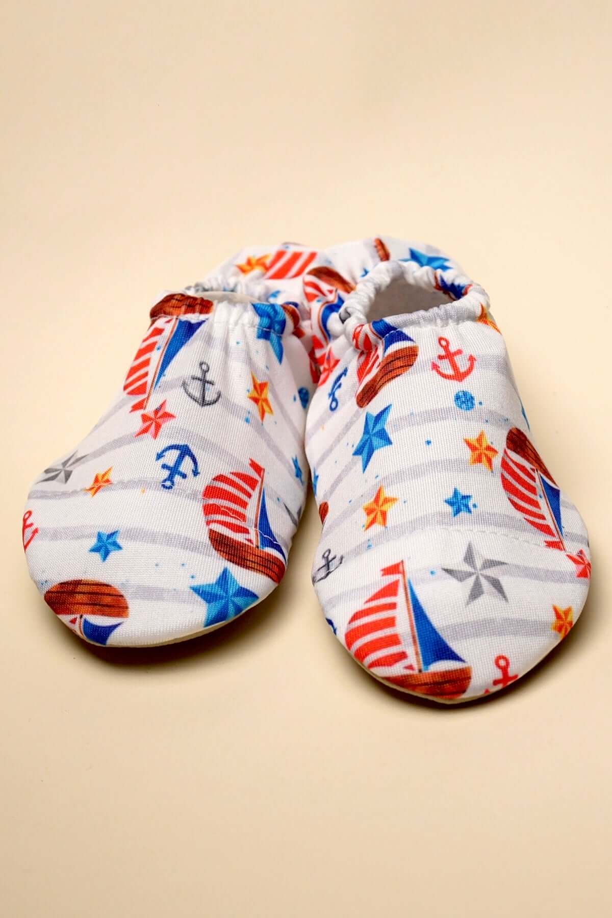 Denizci desenli deniz ve havuz patiği – suya dayanıklı kaymaz taban
