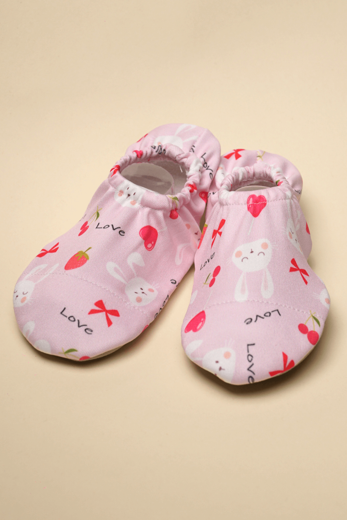 Tavşan desenli deniz ve havuz patiği – suya dayanıklı kaymaz taban