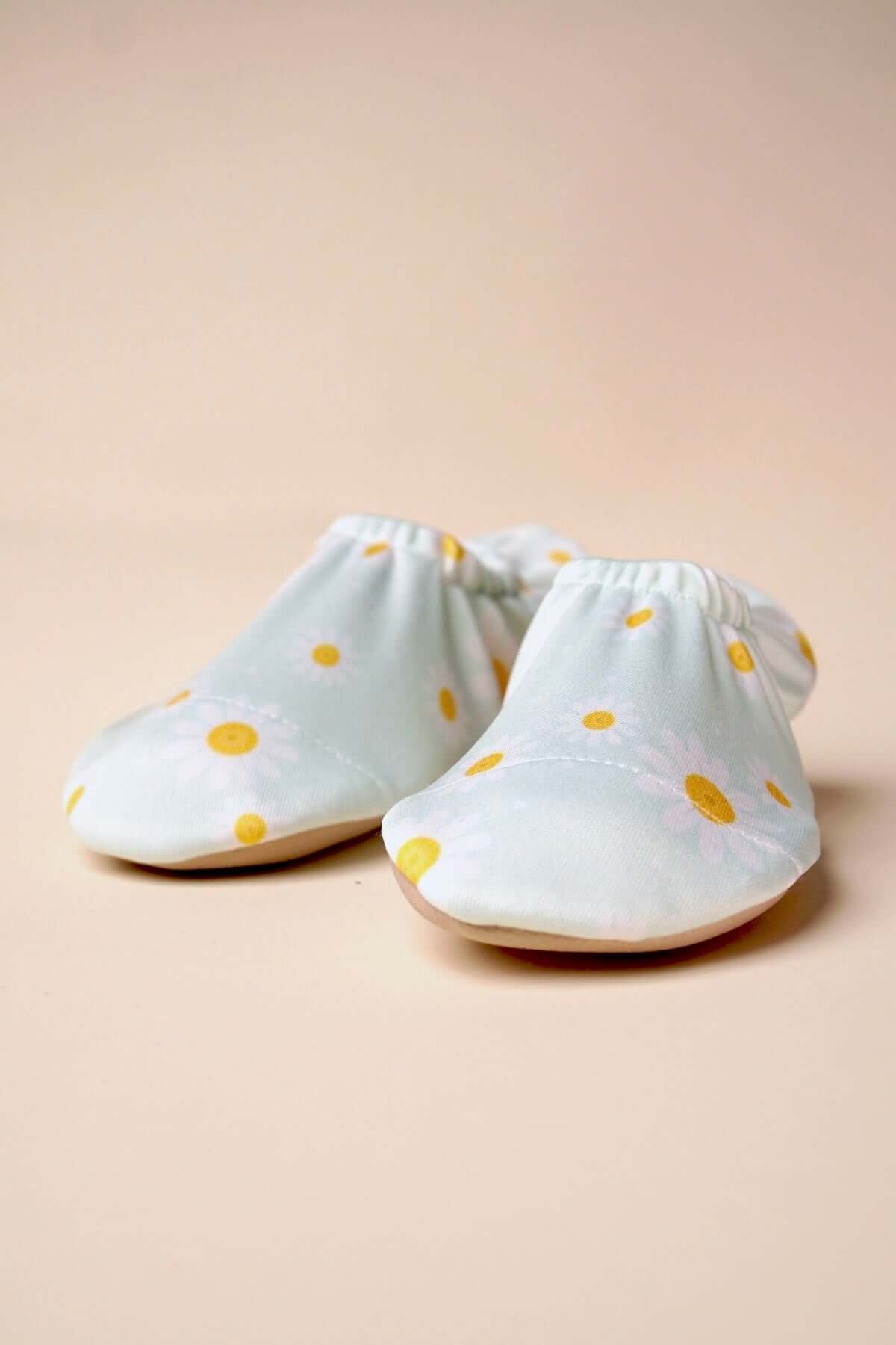 Papatya desenli deniz ve havuz patiği – suya dayanıklı kaymaz taban