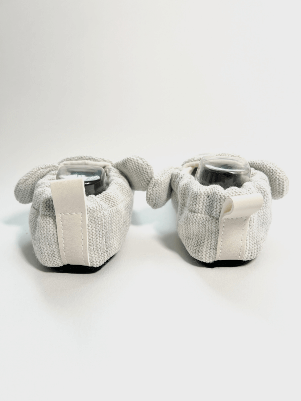 Nakışlı tavşan figürlü gri bebek patikleri - üstten görünüm