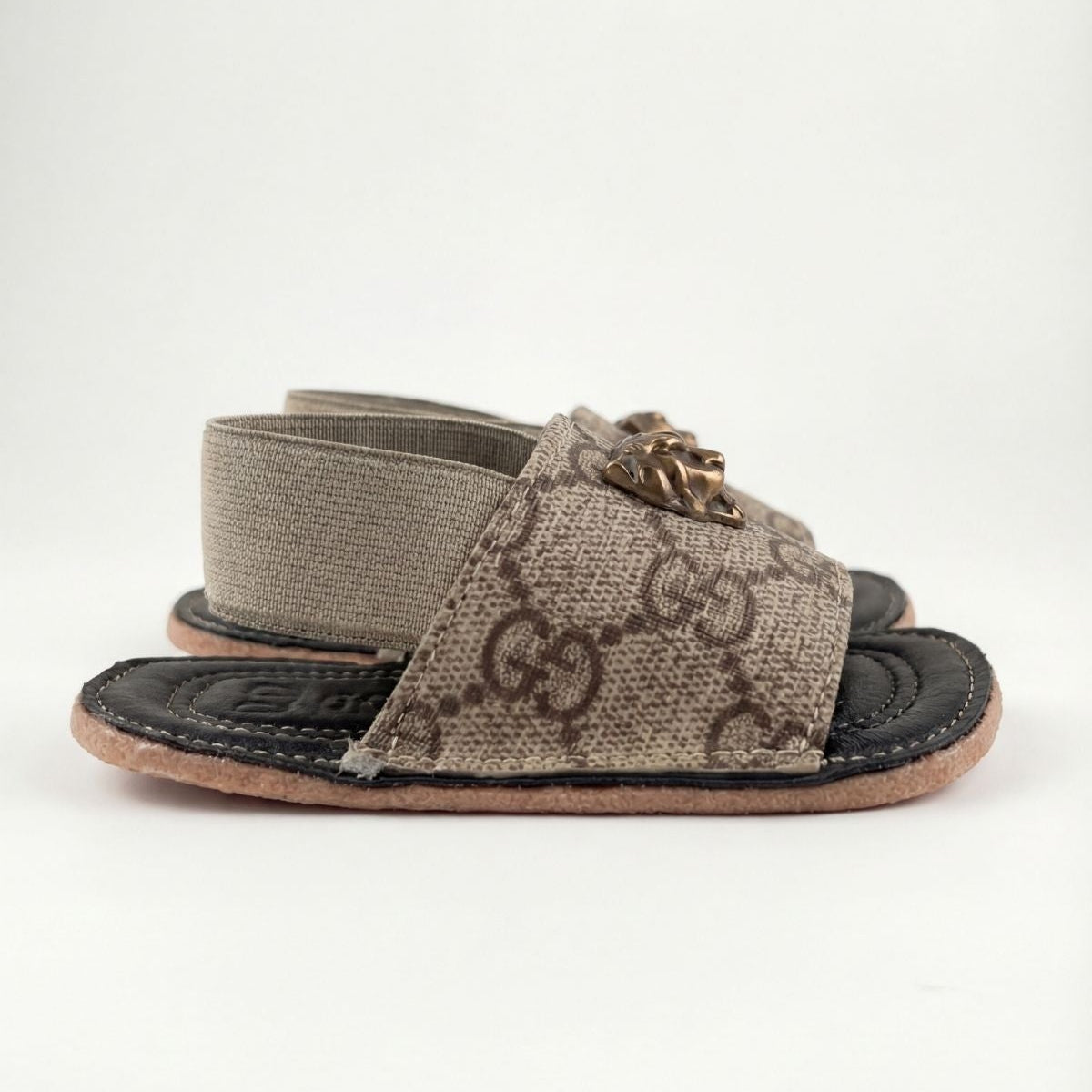 Unisex Bebek Terlik | Monogram Desenli Tokalı Sandalet