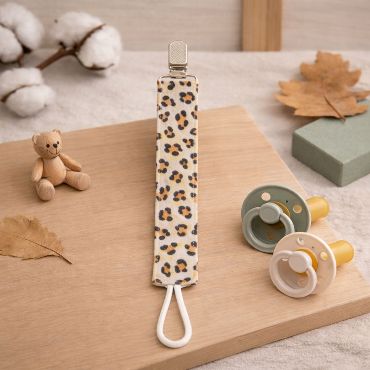 leopar desenli emzik askısı 