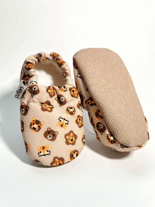 Bebek patiği yan ve üst görünüm - pamuk astarlı ve desenli tasarım