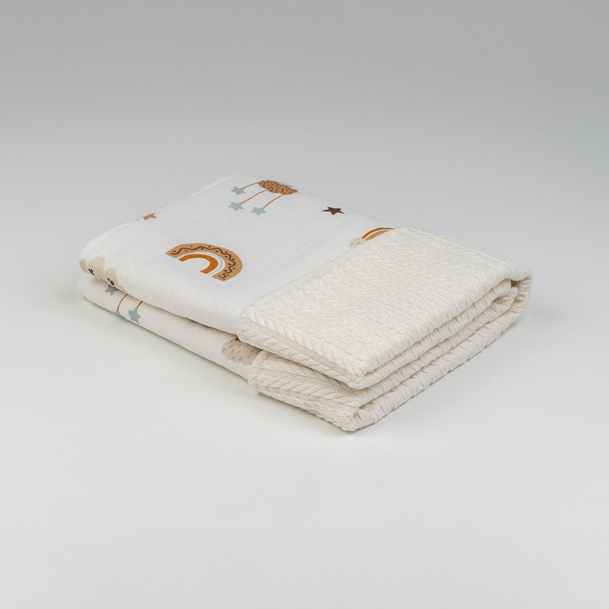 Katlanmış ekru ay desenli örgü örtü, 90x90 cm