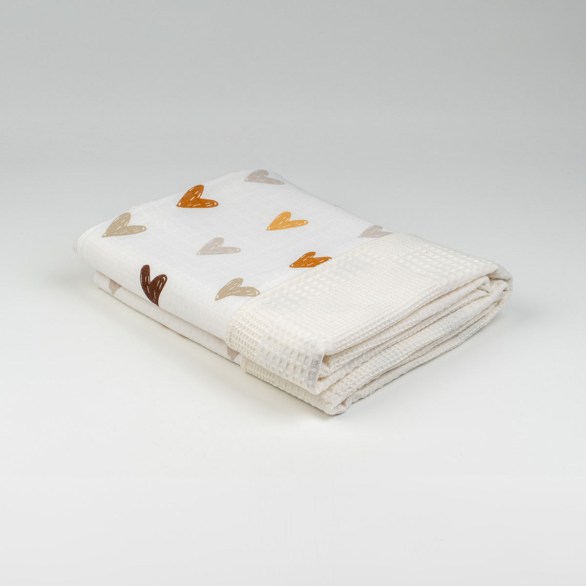 Katlanmış beyaz kalp desenli müslin waflle örtü 