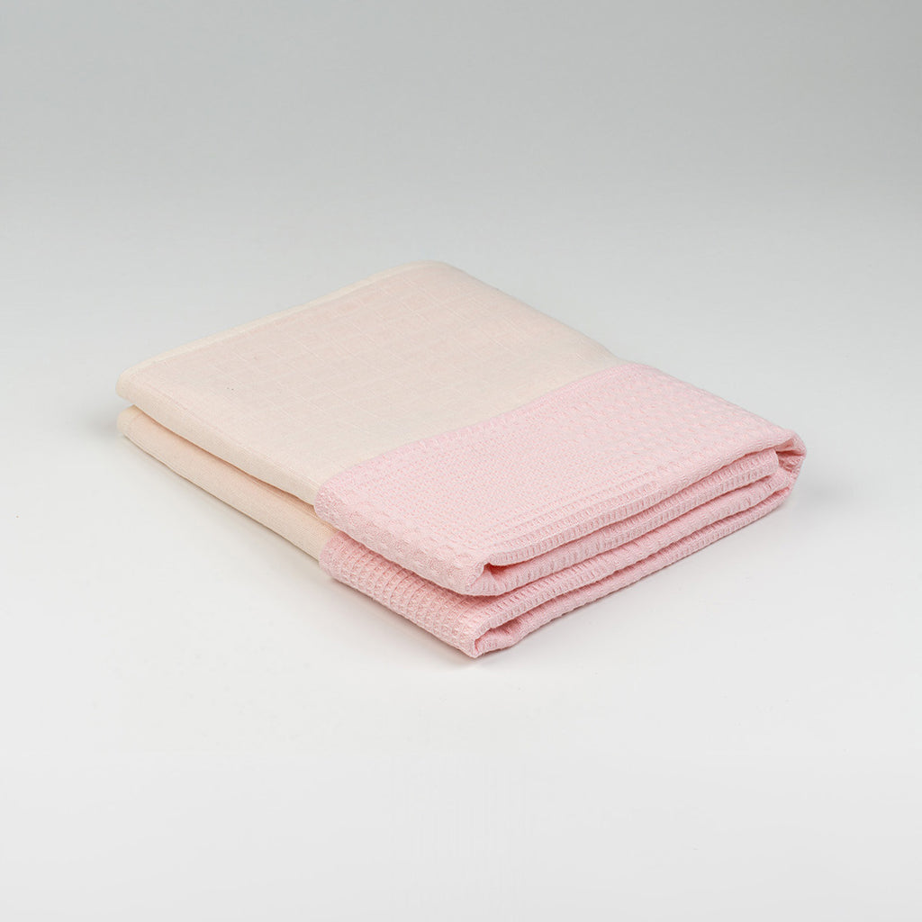 Katlanmış pembe sade desenli waffle örtü