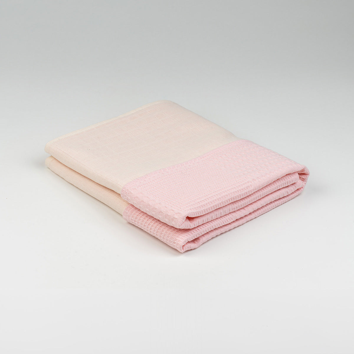 Katlanmış pembe sade desenli waffle örtü
