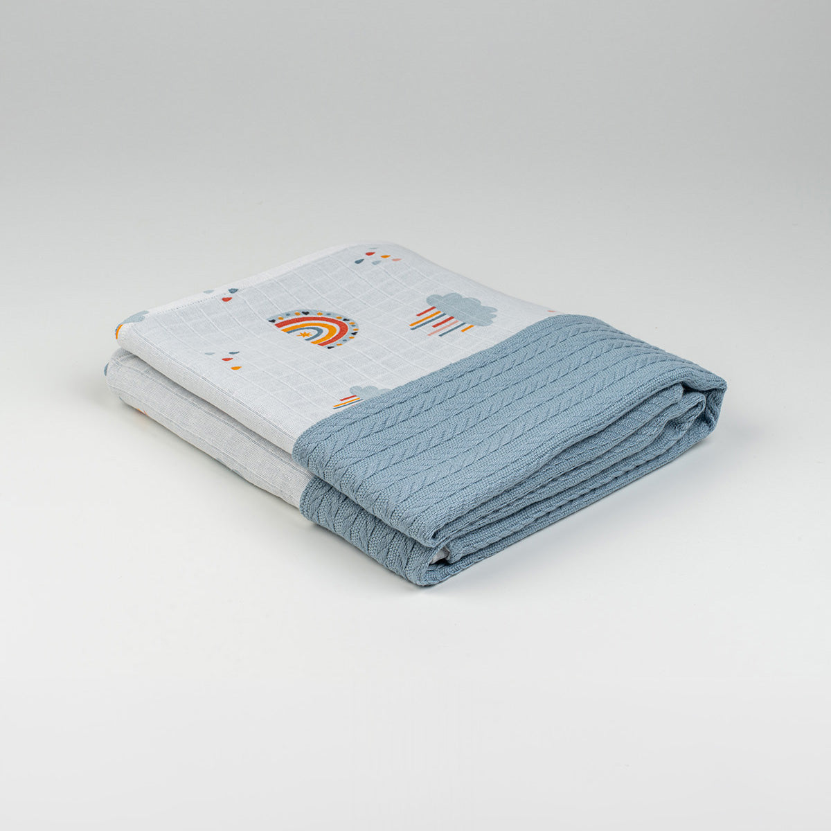 Katlanmış mavi balina desenli örgü örtü, 90x115 cm