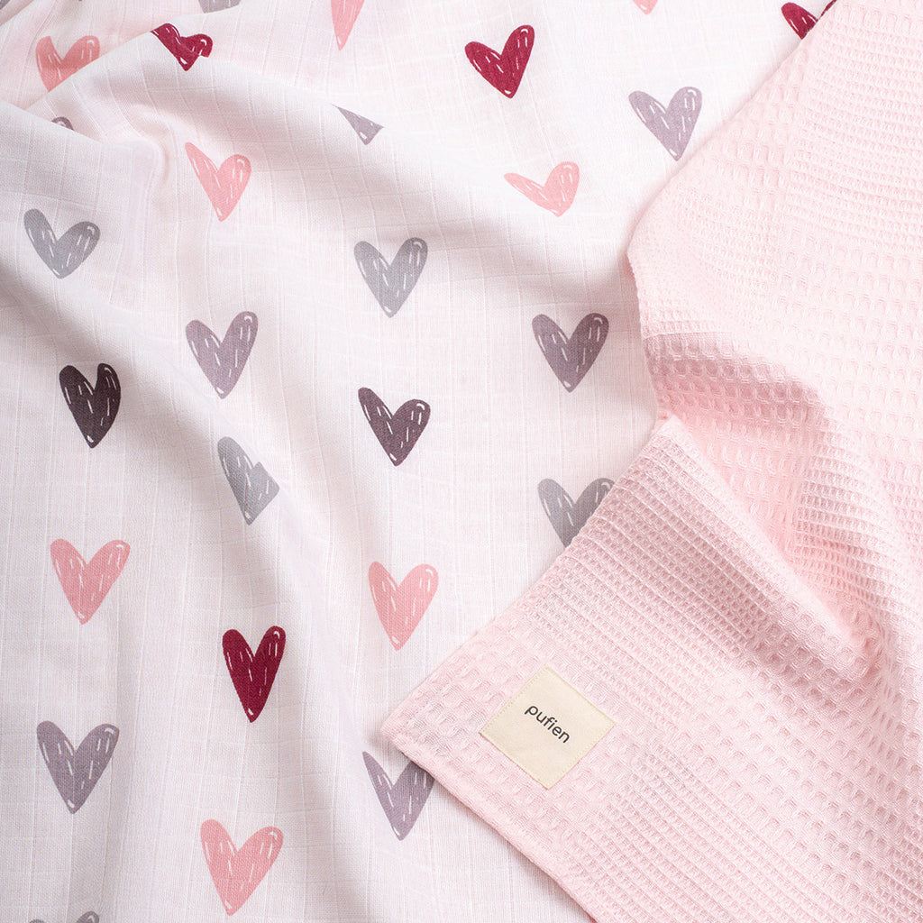 Pembe waffle örtü, kalp desenli detay