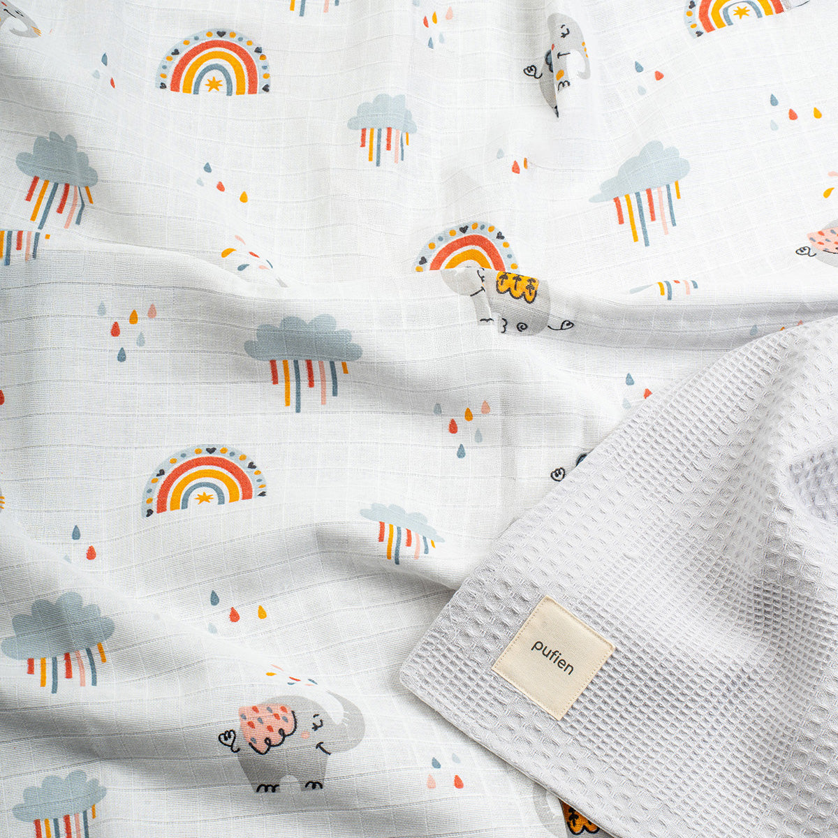 Gri müslin waffle örtü, gökkuşağı ve fil desenli detay 