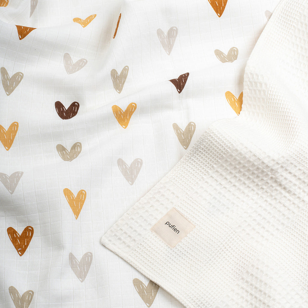 Beyaz müslin waffle örtü, kalp desenli detay