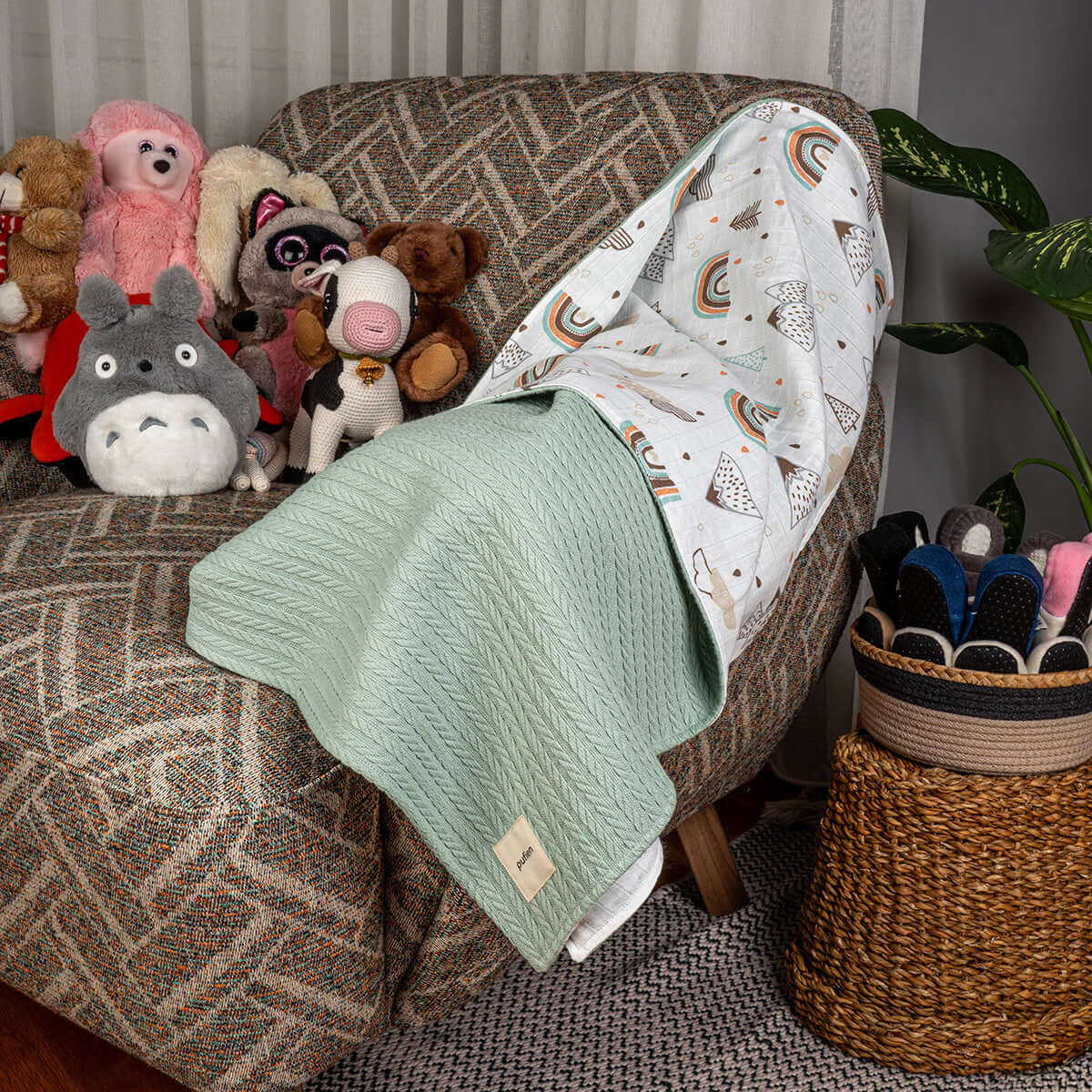 Bebek yatağında kullanılan yeşil gökkuşağı dağ desenli örgü örtü , 90x90 cm