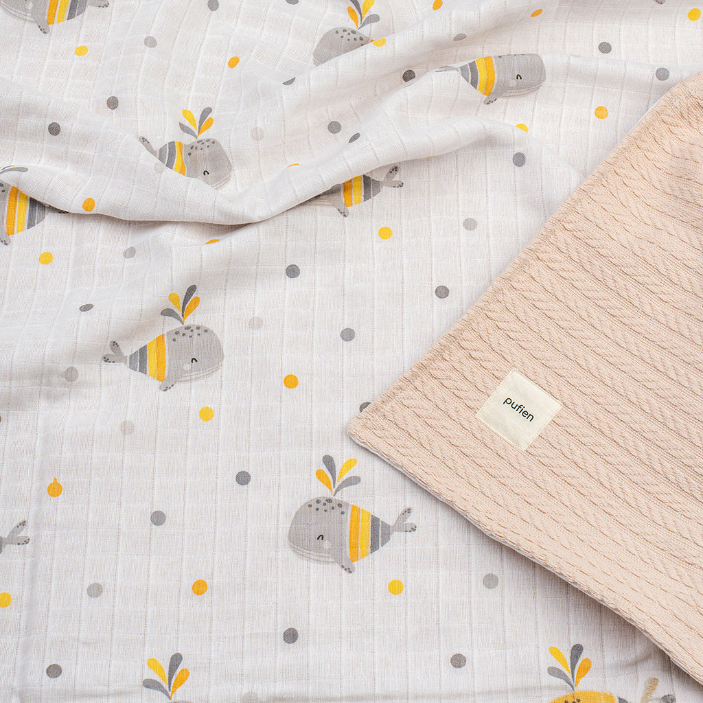 Bej örgü örtü, balina desenli detay