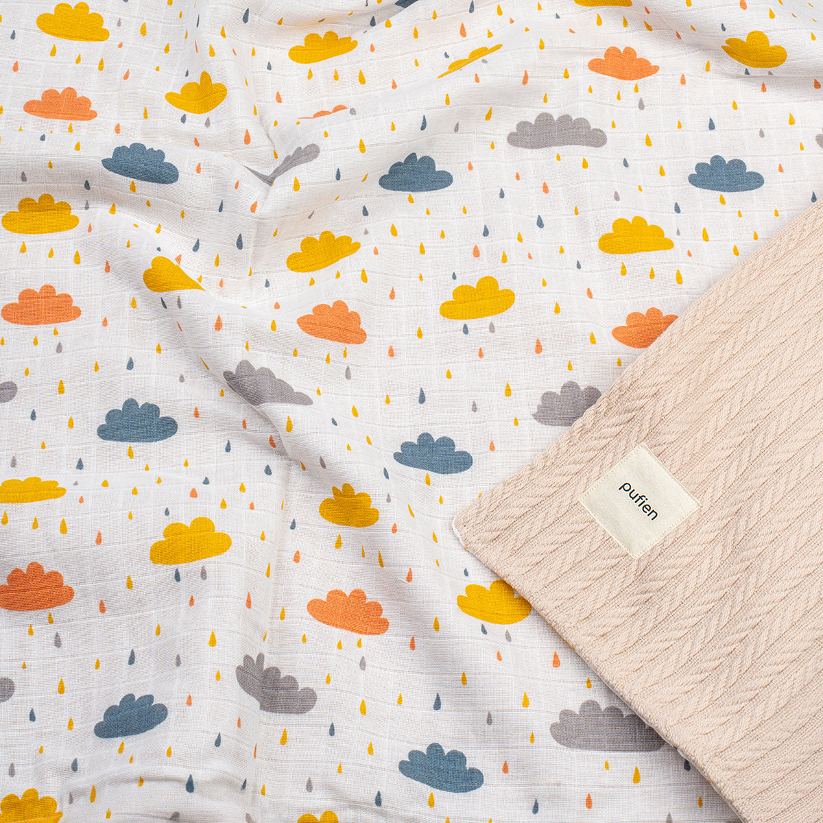 Bej turuncu örgü örtü, bulut desenli detay