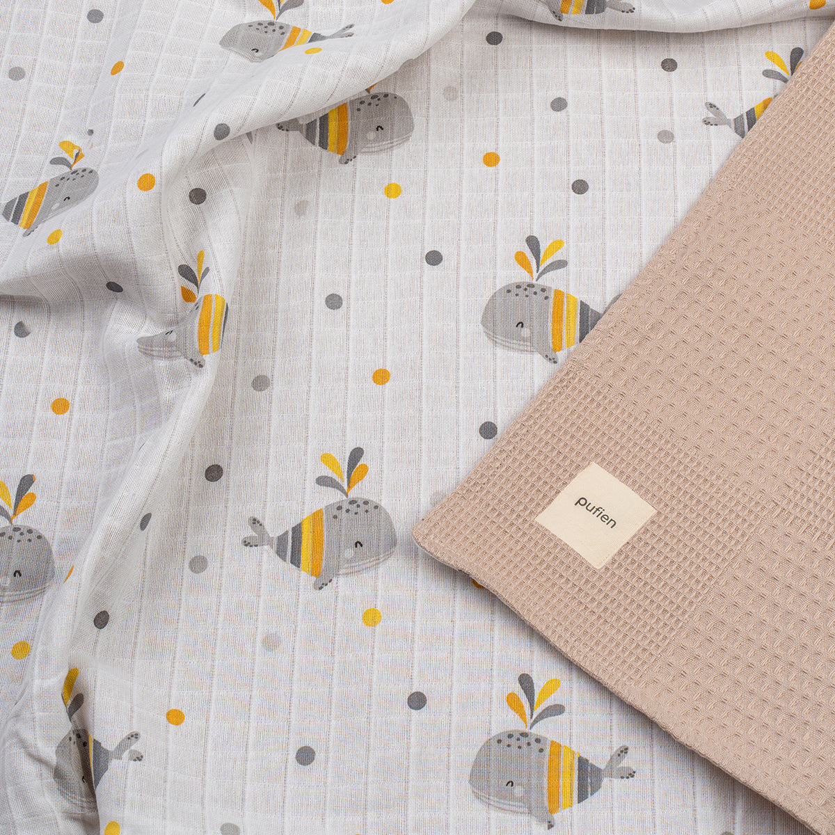 Bej müslin waffle örtü, balina desenli detay