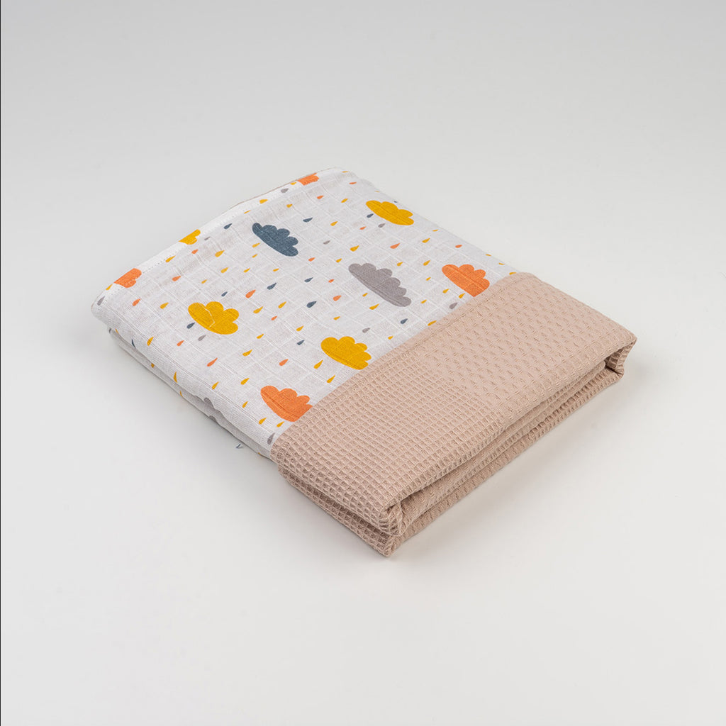 Katlanmış bej bulut desenli waffle örtü