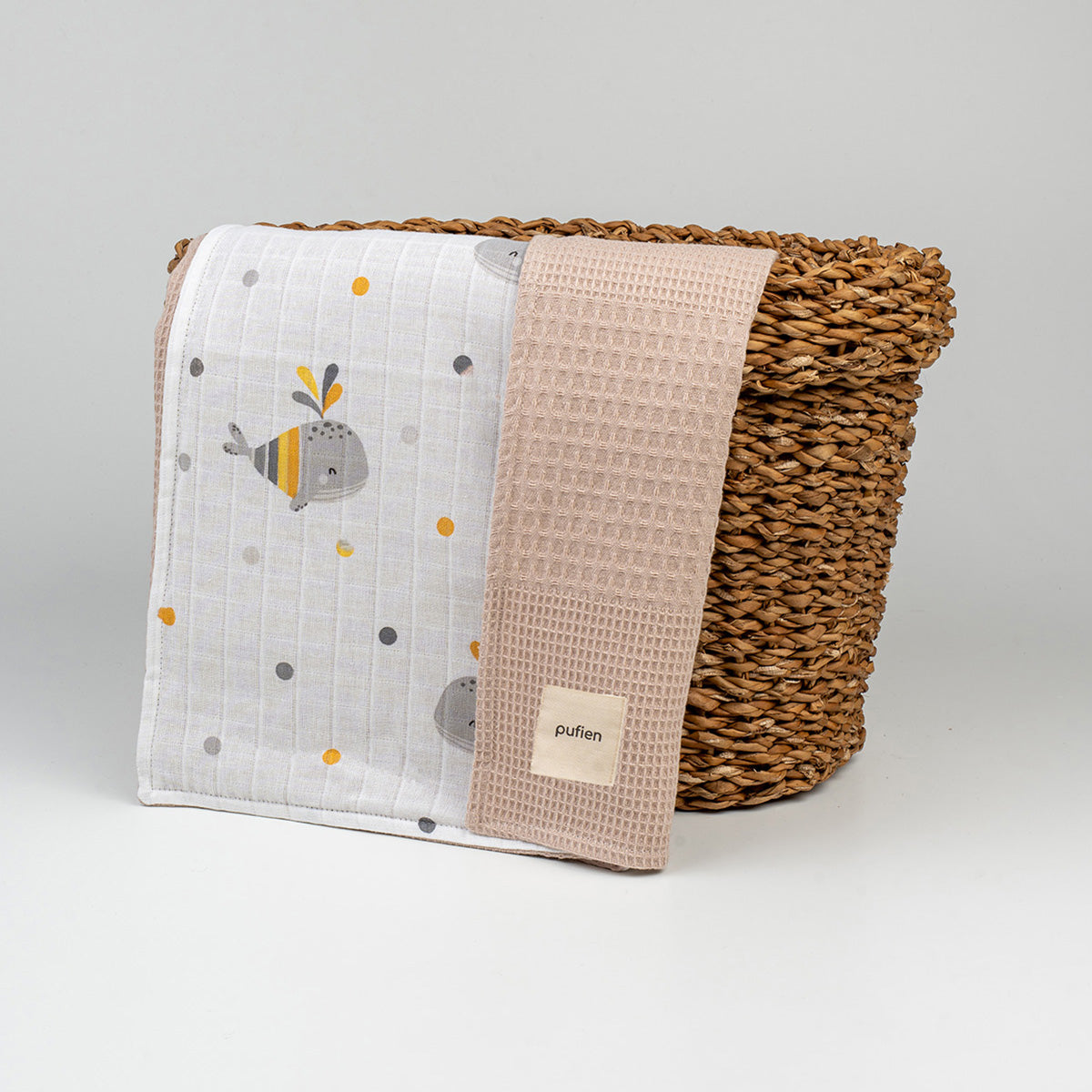 Balina desenli bej müslin waffle örtü