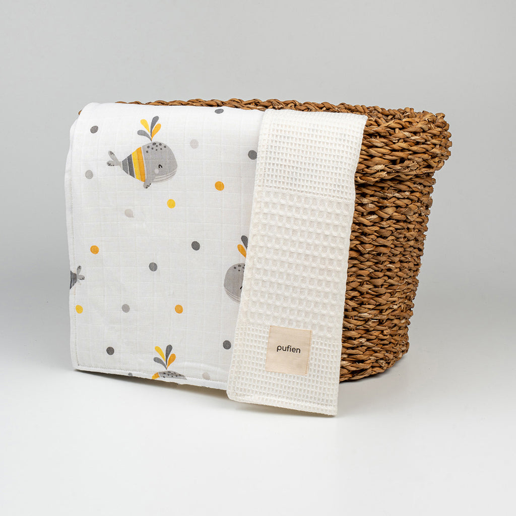 Balina desenli beyaz müslin waffle örtü