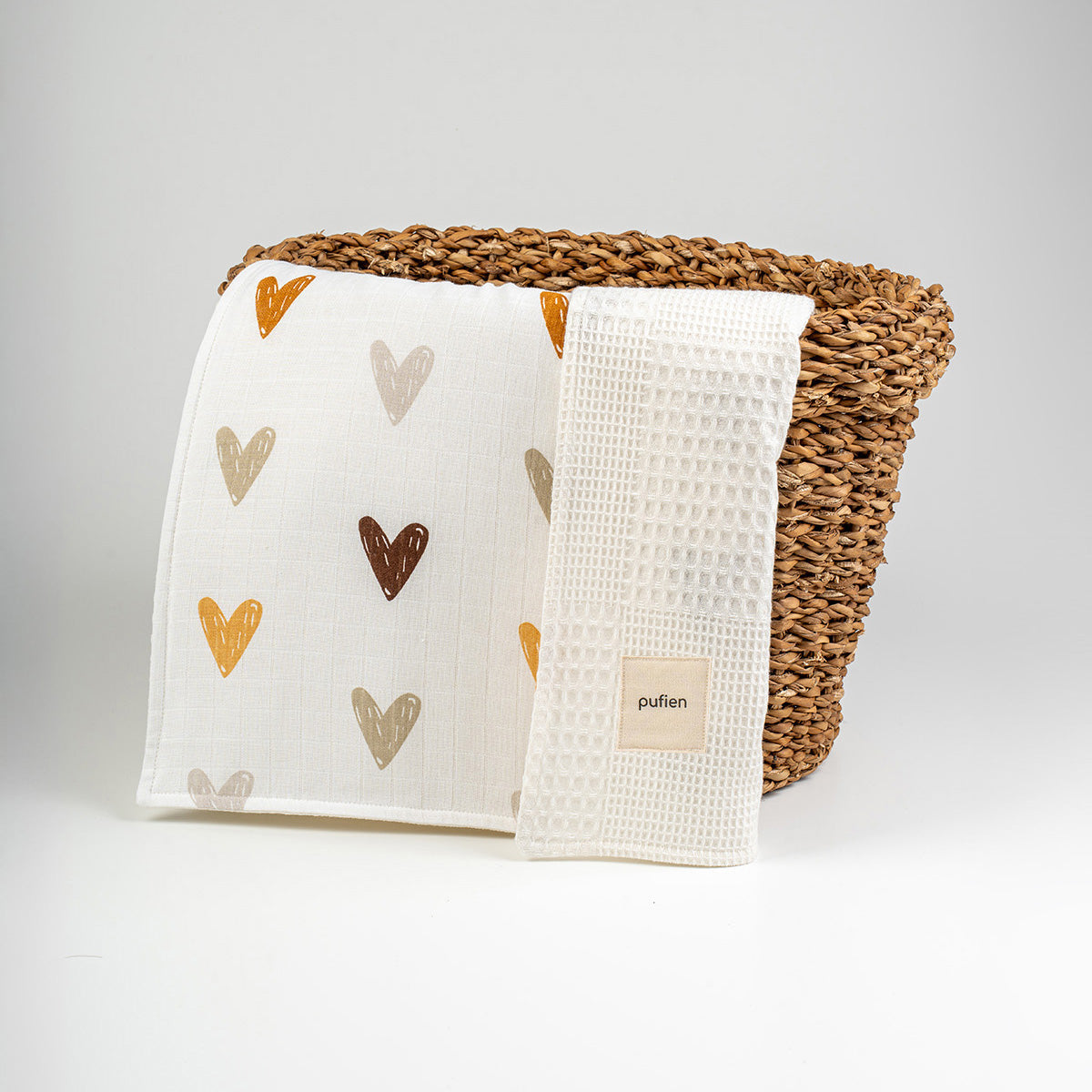 kalp desenli beyaz müslin waffle örtü