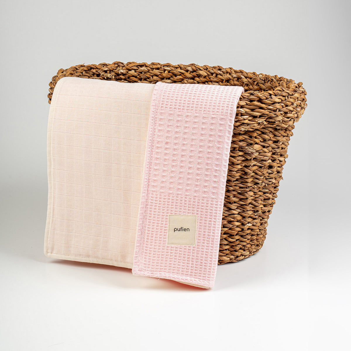 Sade desenli pembe waffle örtü