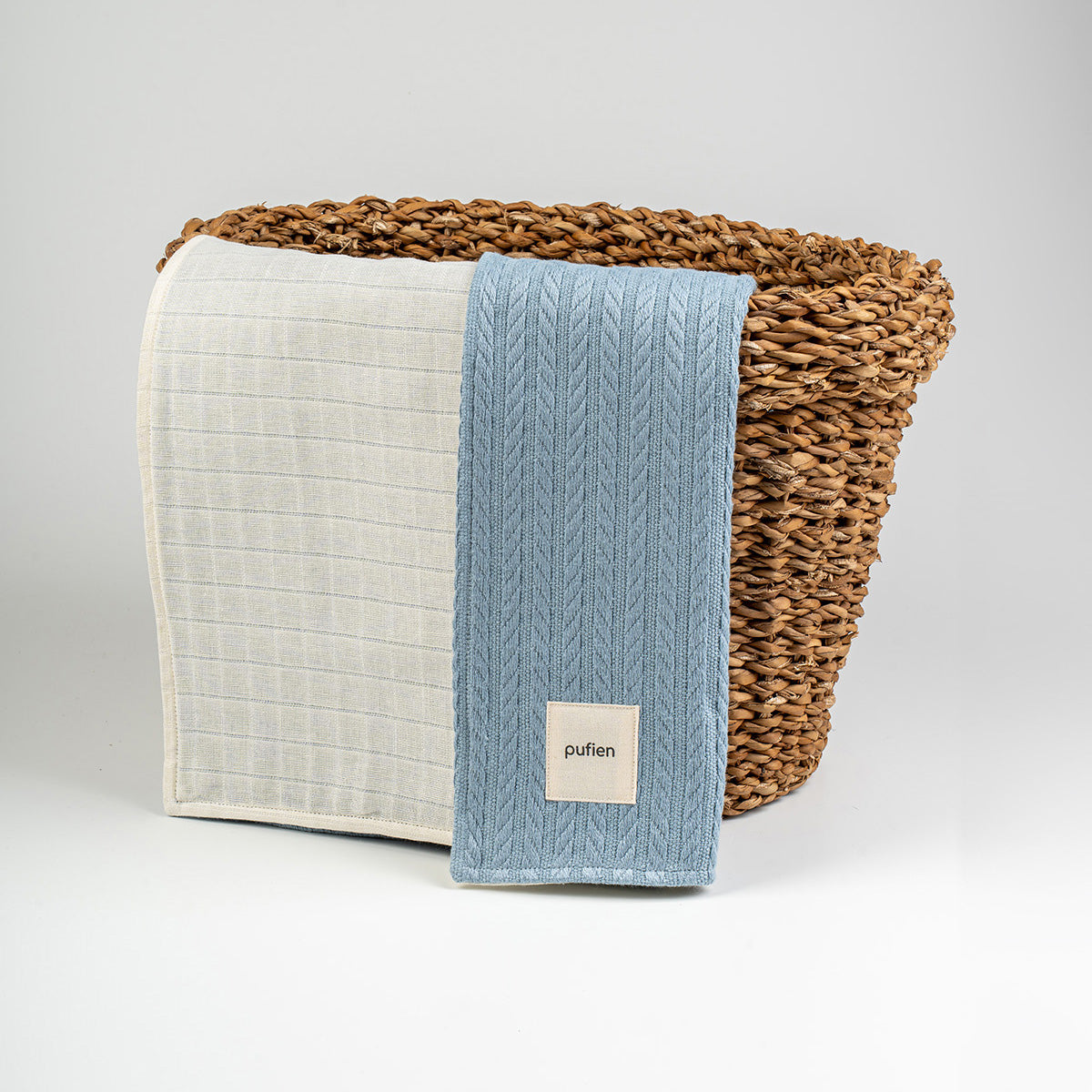 Düz desenli mavi örgü örtü, 90x115 cm