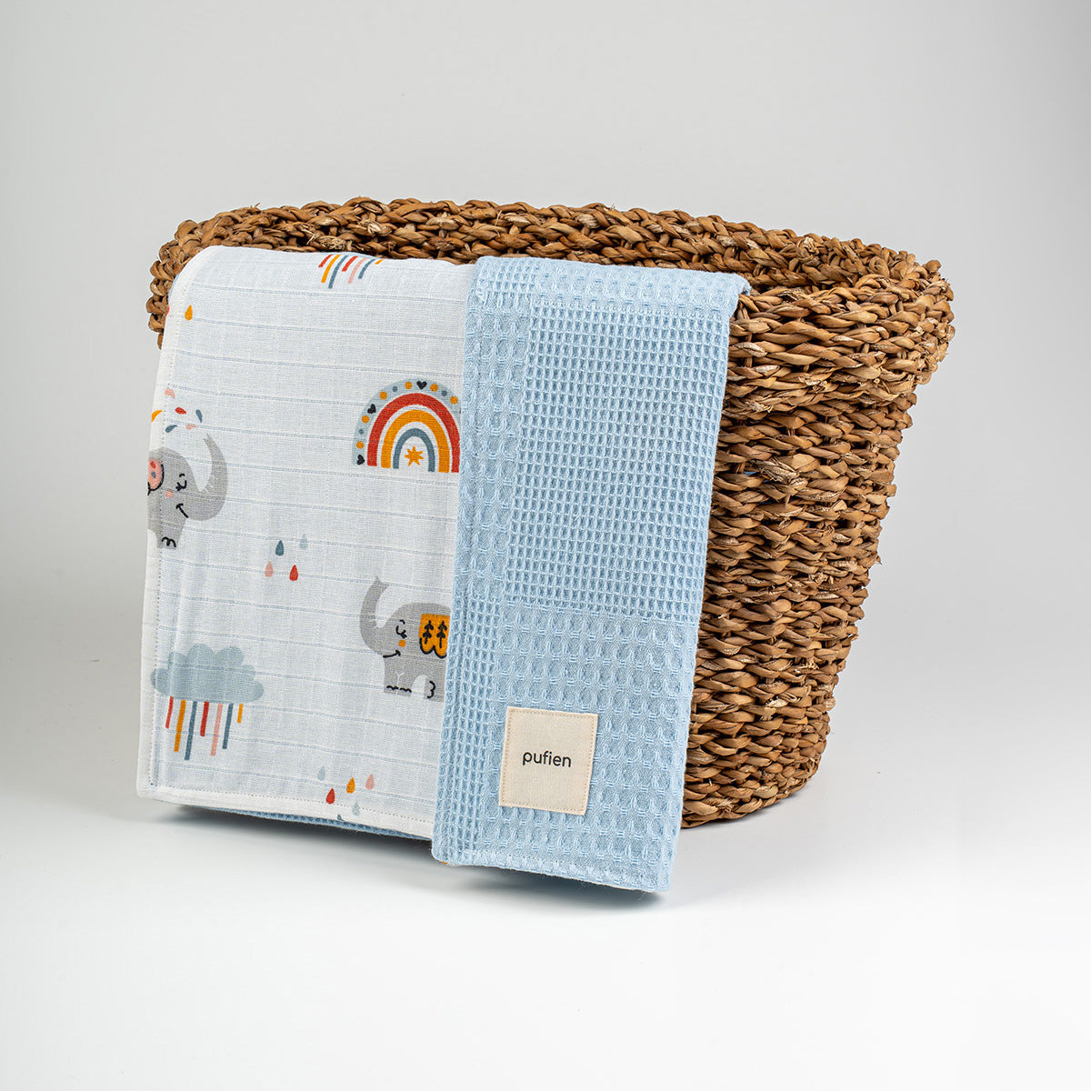 Gökkuşağı desenli mavi waffle örtü