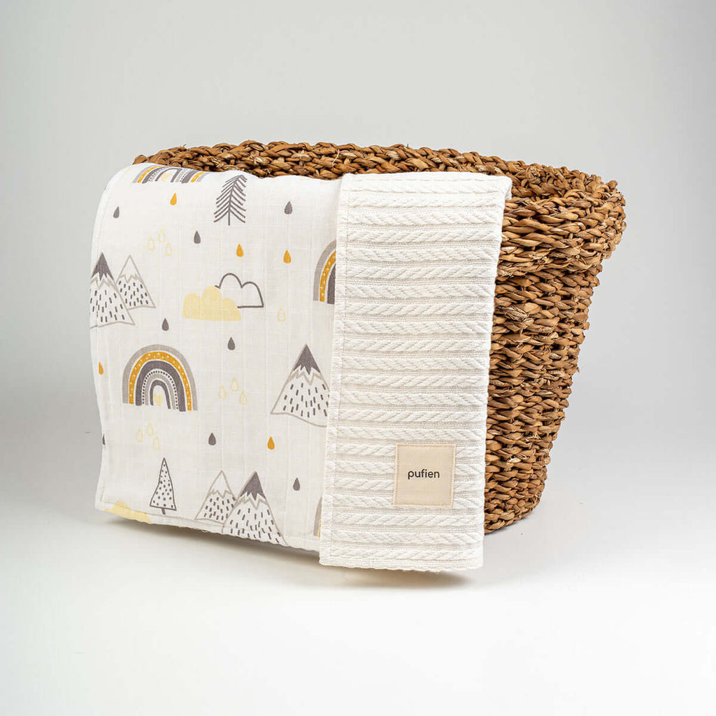 Ekru gökkuşağı ve dağ desenli bebek örgü örtü , 90x90 cm