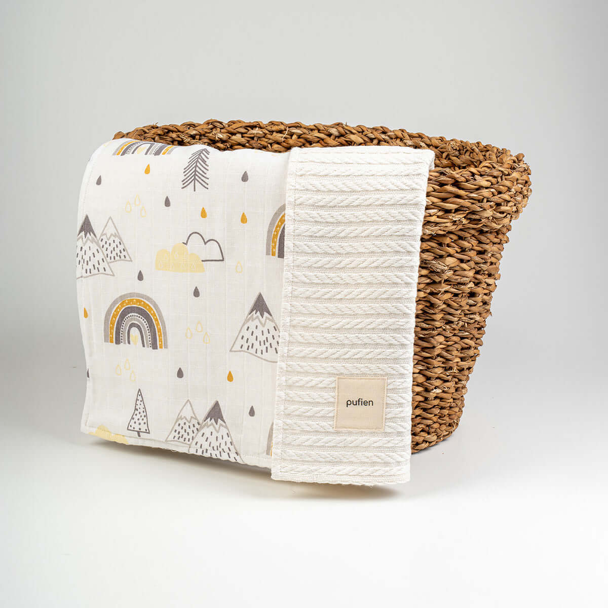 Ekru gökkuşağı ve dağ desenli bebek örgü örtü , 90x90 cm