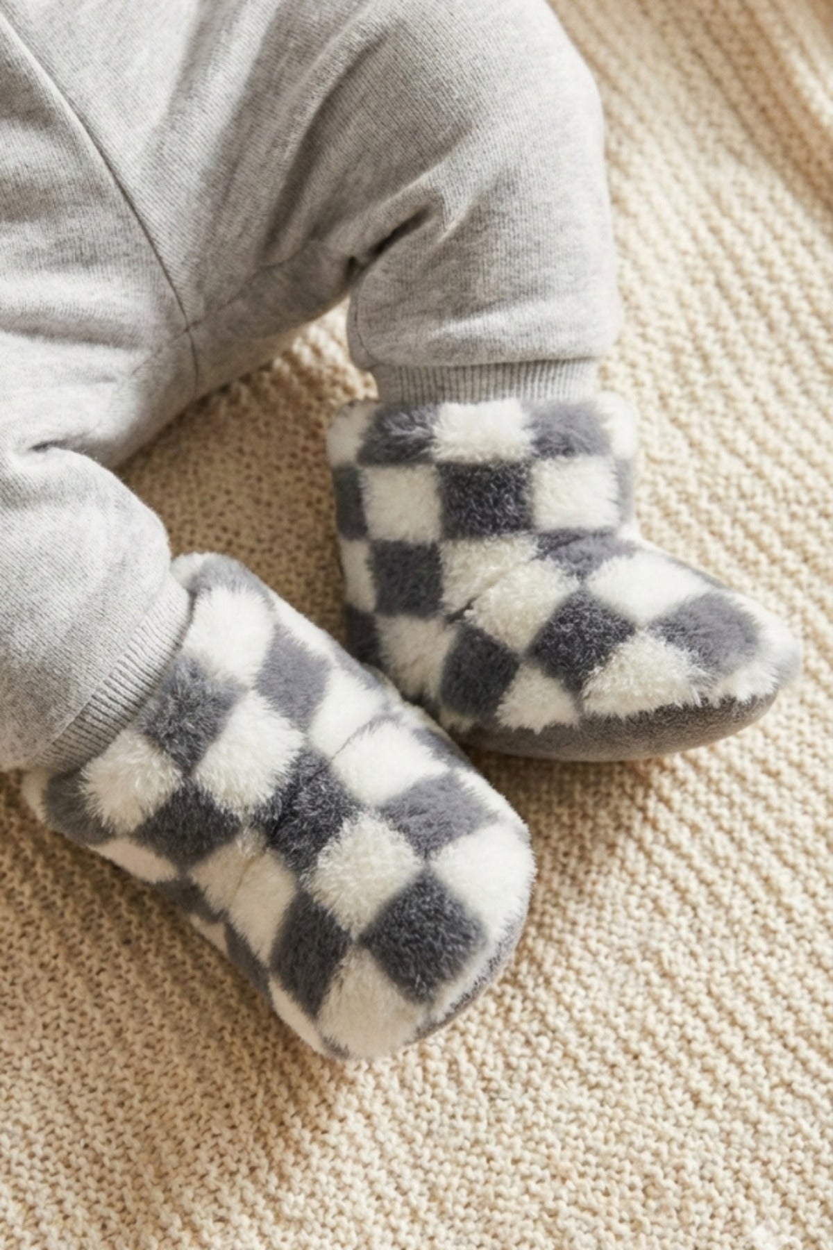 Çocuk ve Bebek Panduf, Kışlık Peluş Bot, Yumuşak, Sıcak Tutan, Kaymaz Tabanlı Ev İçi Patik, Ev Botu Gri - PufienEv Botu