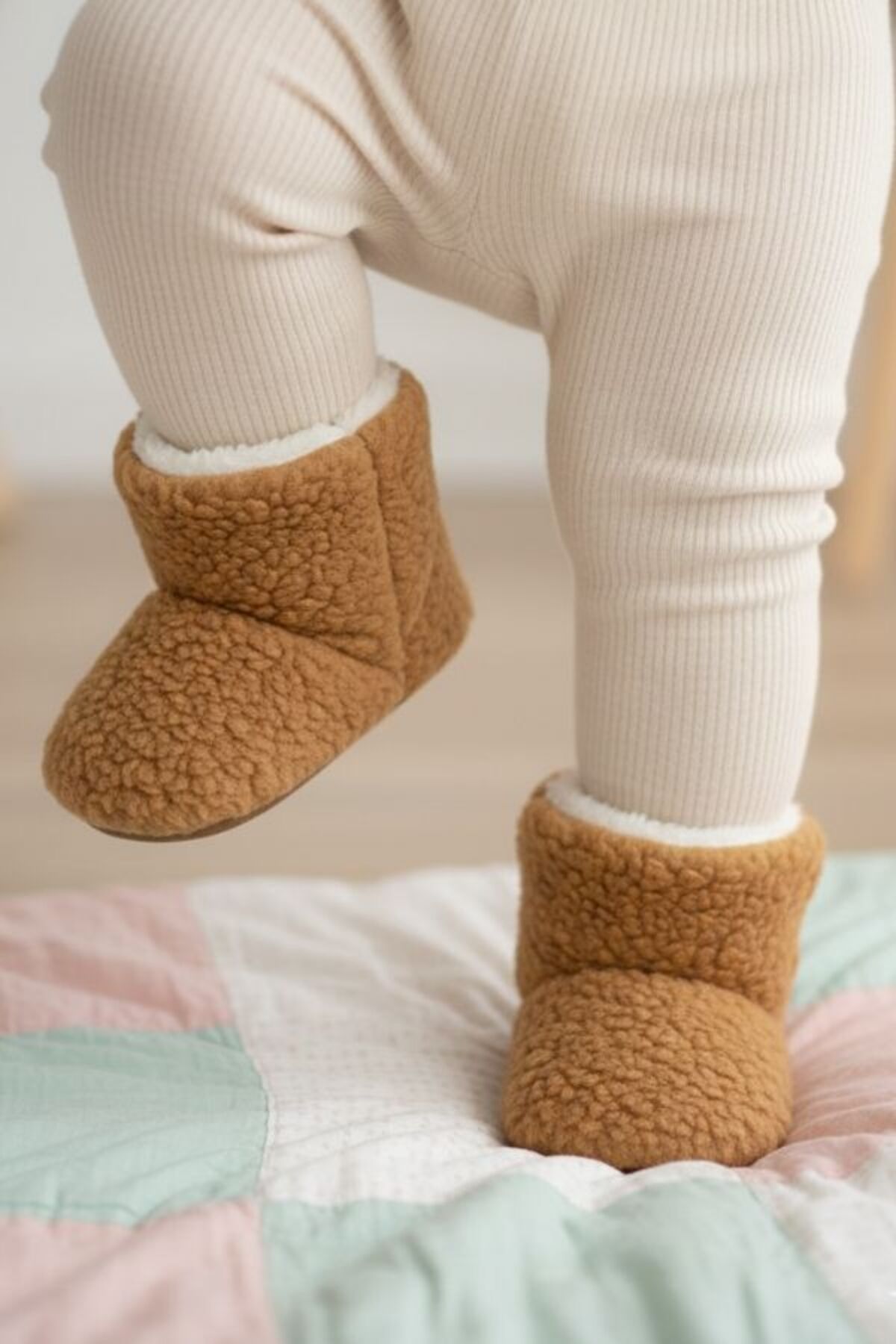 Kuzu Peluş Çocuk Ev Botu — Camel